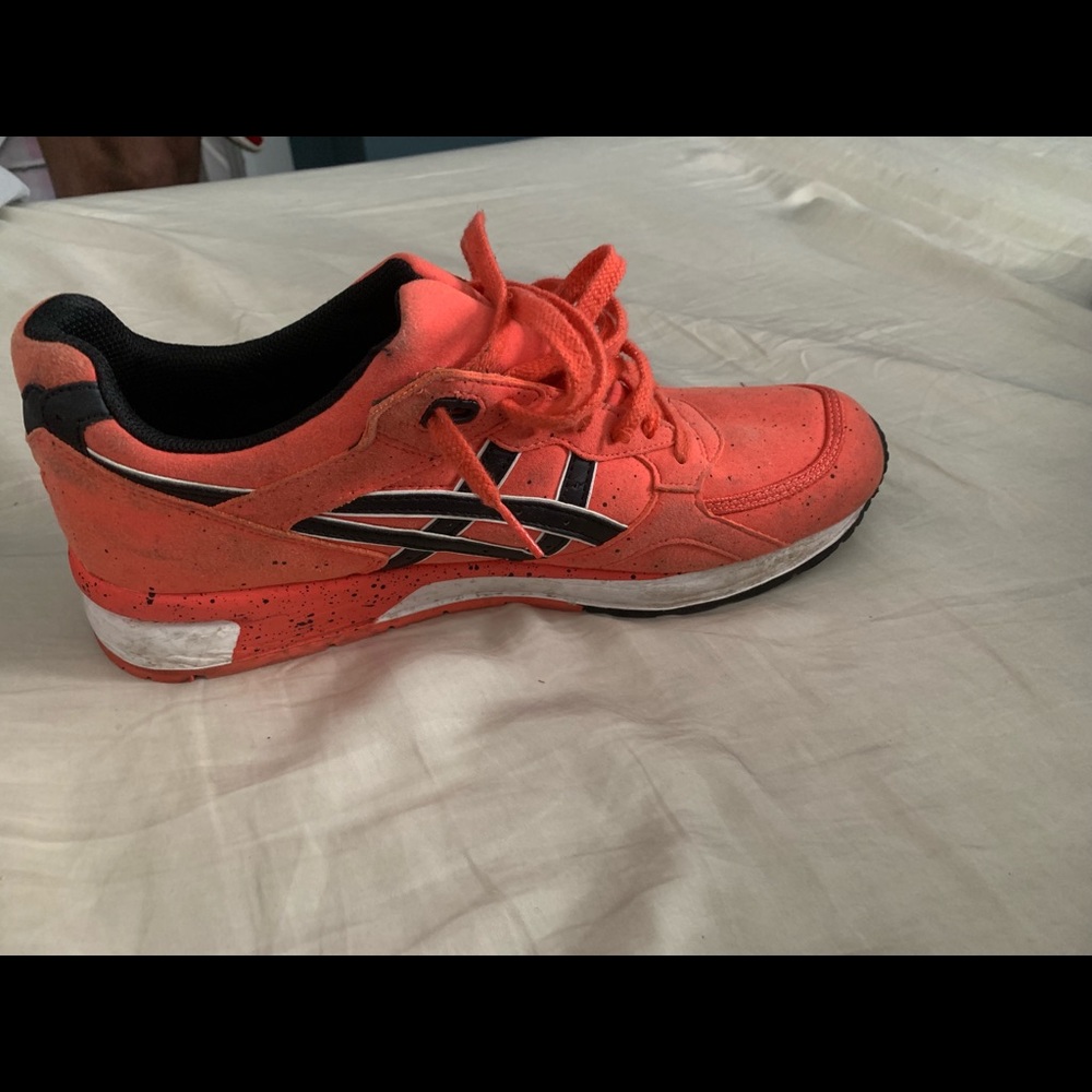 Sneaker - Picture 3 of 3